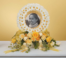 Daisy Wreath Photo Memorial