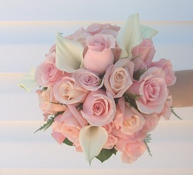 White Calla lilies and pink roses