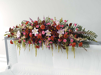 Hovering Triple Couch Lid Spray in Reds and Pinks Hovering Triple Couch Lid Spray in Reds and Pinks